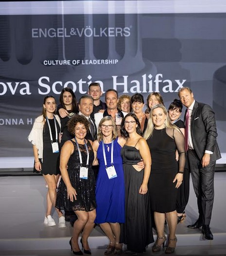 Donna Harding’s Engel & Völkers Brings Home Awards From Miami Convention